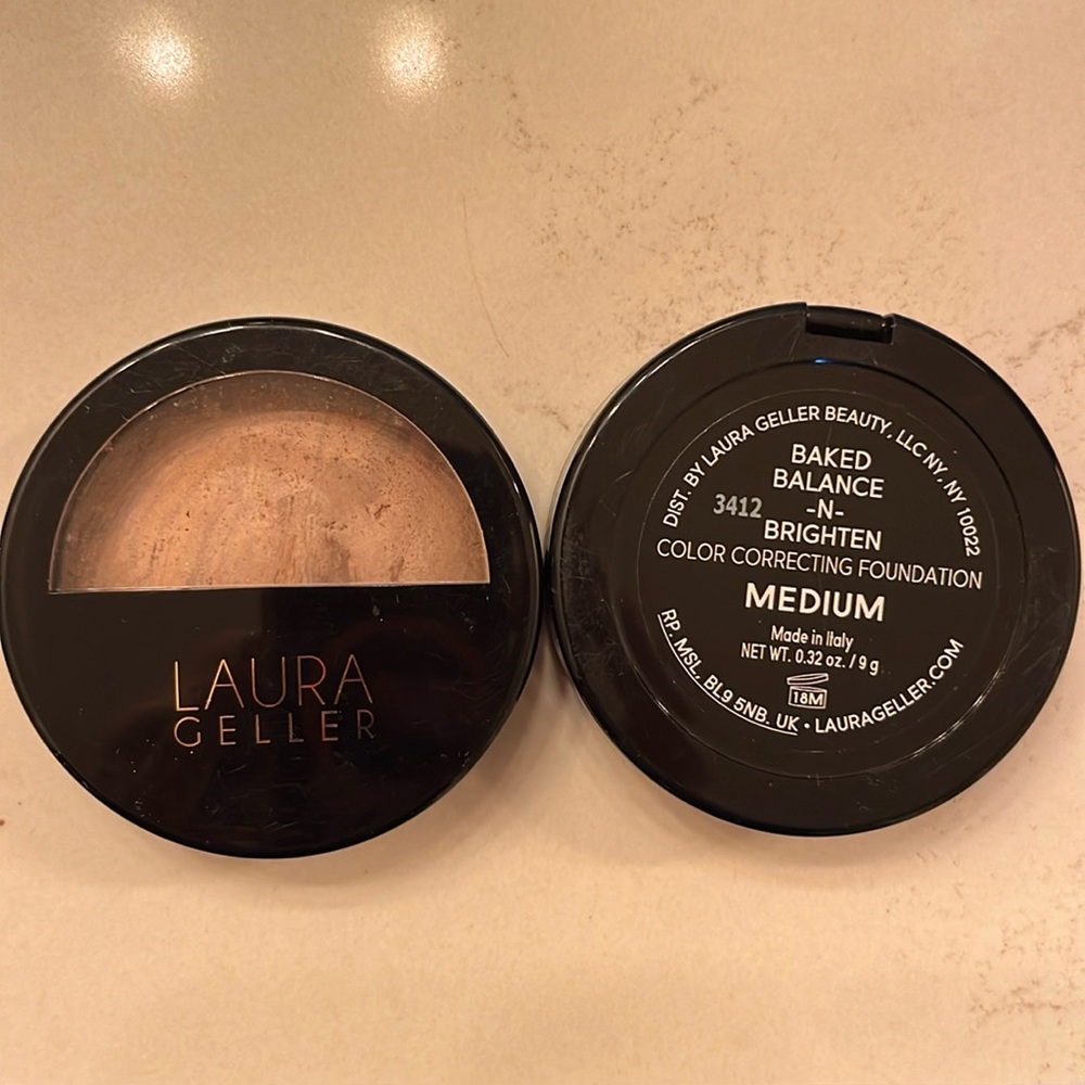 Laura Geller baked balance + brighten color correcting powder in medium